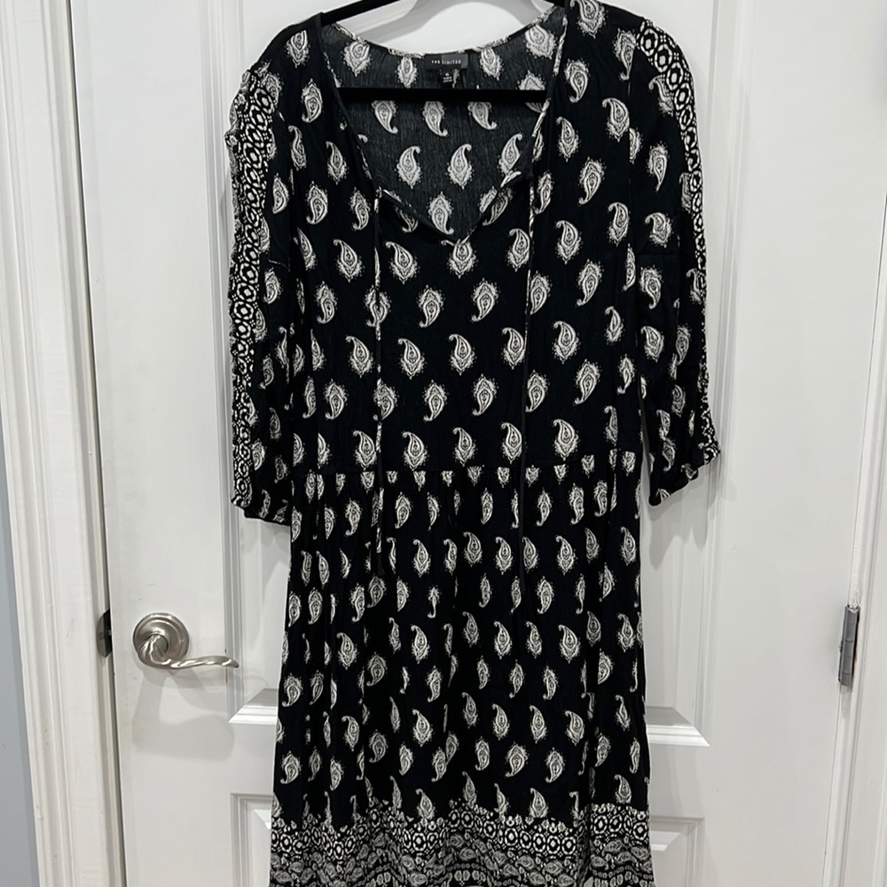 The Limited super cute dress. Soft and 3/4 sleeve. 100% rayon and washable.